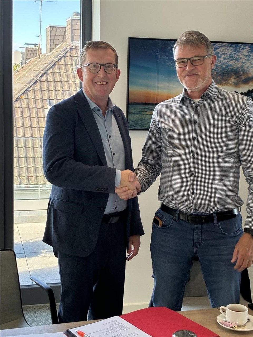 Karl Döring (l.) und Jörg Matenaers freuen sich über die Wiederwahl. 